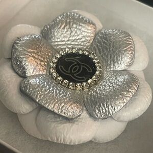 🆕 Handcrafted Genuine Leather Two Tone Brooch - Metallic Silver & White